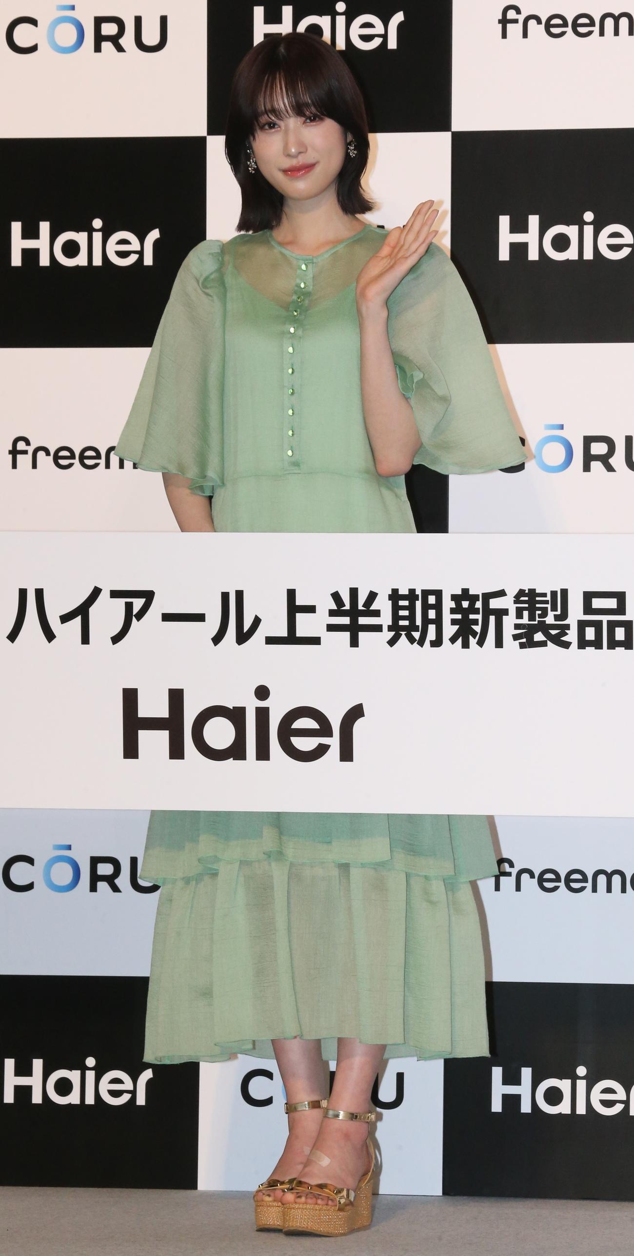 「2023年度　ハイアール上半期新製品発表会」に出席する高橋ひかる