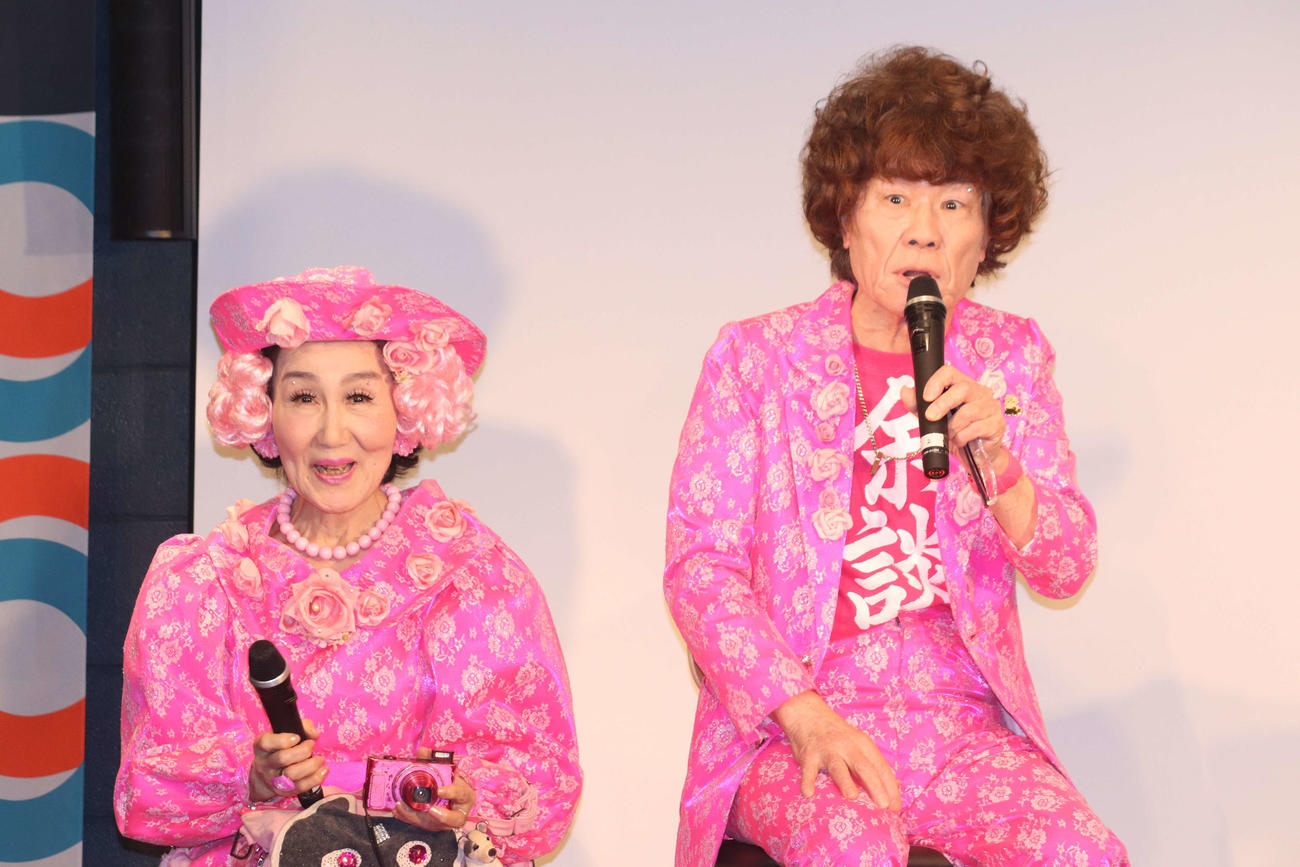 株式会社ORSO「DRONE STAR PARTY」記者発表会に出席した林家パー子（左）と林家ペー（撮影・加藤理沙）