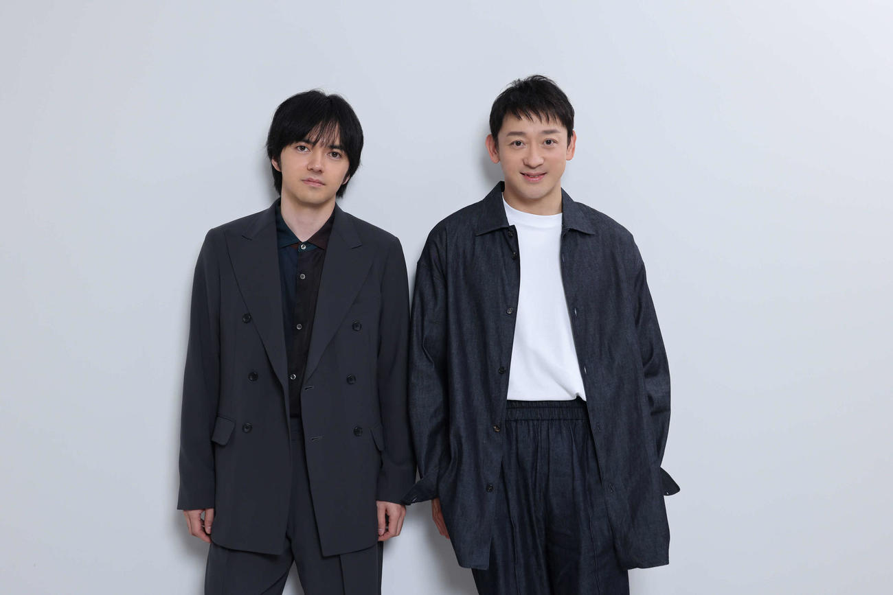 音楽劇「浅草キッド」で主演する林遣都（左）と共演する山本耕史