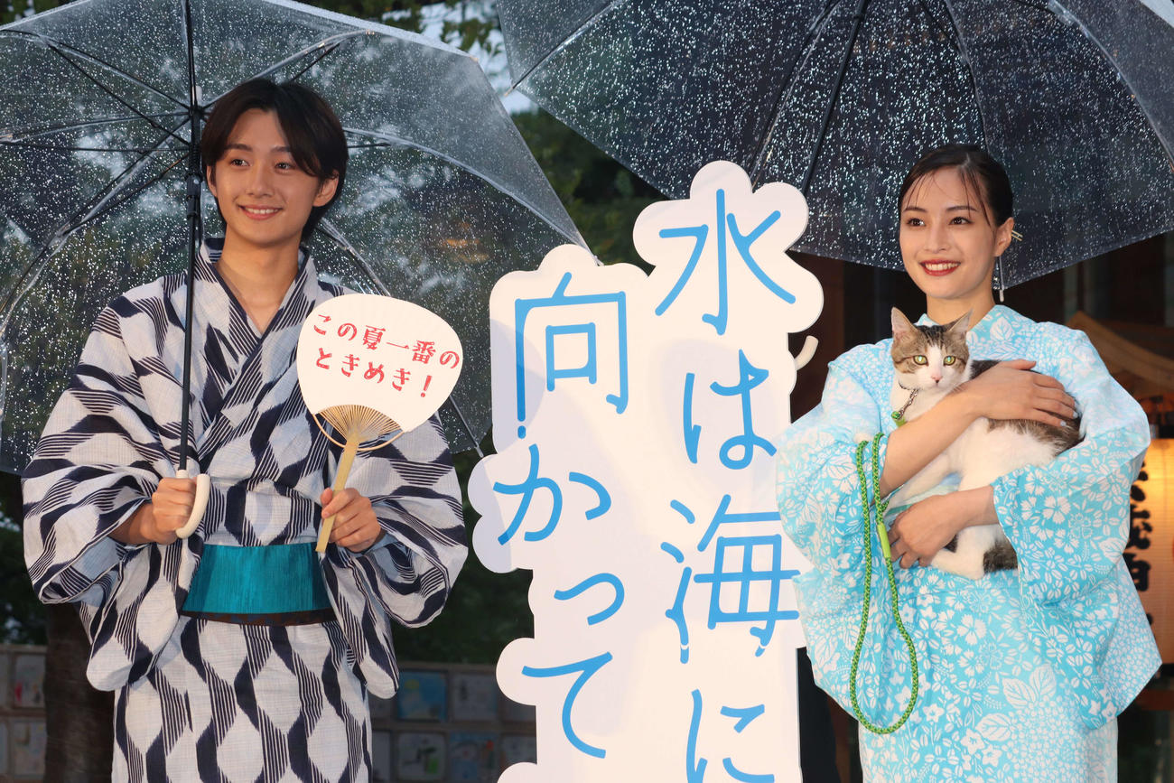 映画「水は海に向かって流れる」公開直前イベントに登場した大西利空（左）と広瀬すず（撮影・加藤理沙）