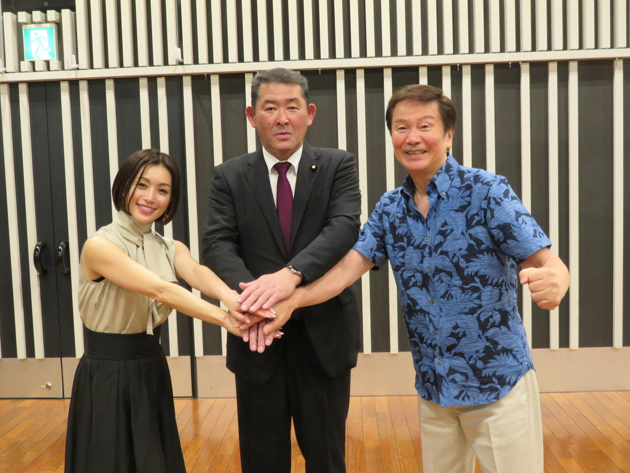 森田健作（右）のラジオ番組にゲスト出演した石井浩郎参院議員（中）アシスタントの酒井法子