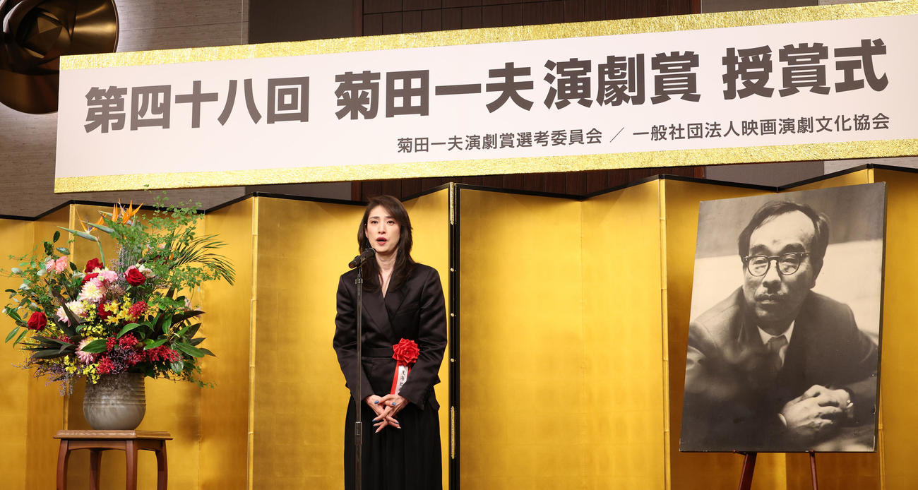 「第48回　菊田一夫演劇賞」菊田一夫演劇賞受賞の喜びを語る天海祐希（撮影・中島郁夫）