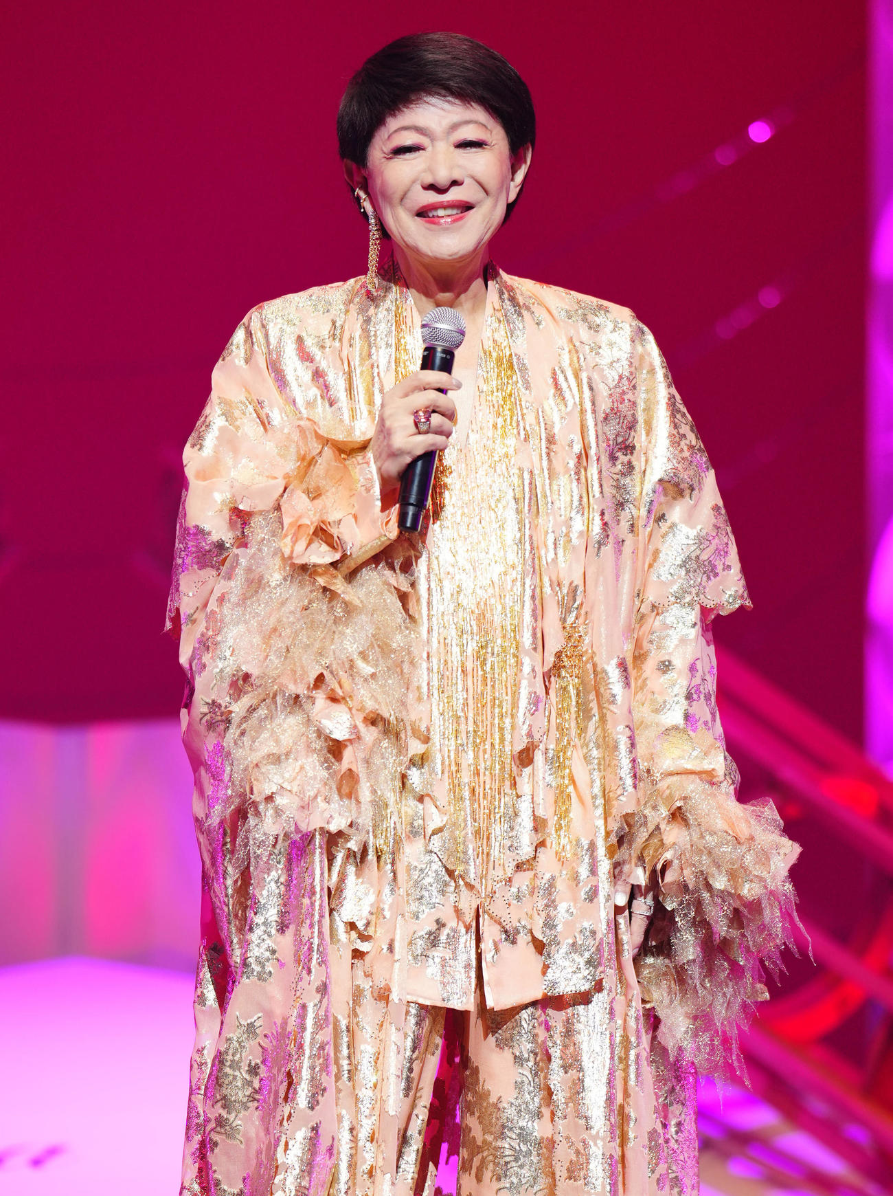 コンサート前の取材会で記者の質問に答える美川憲一（撮影・垰建太）