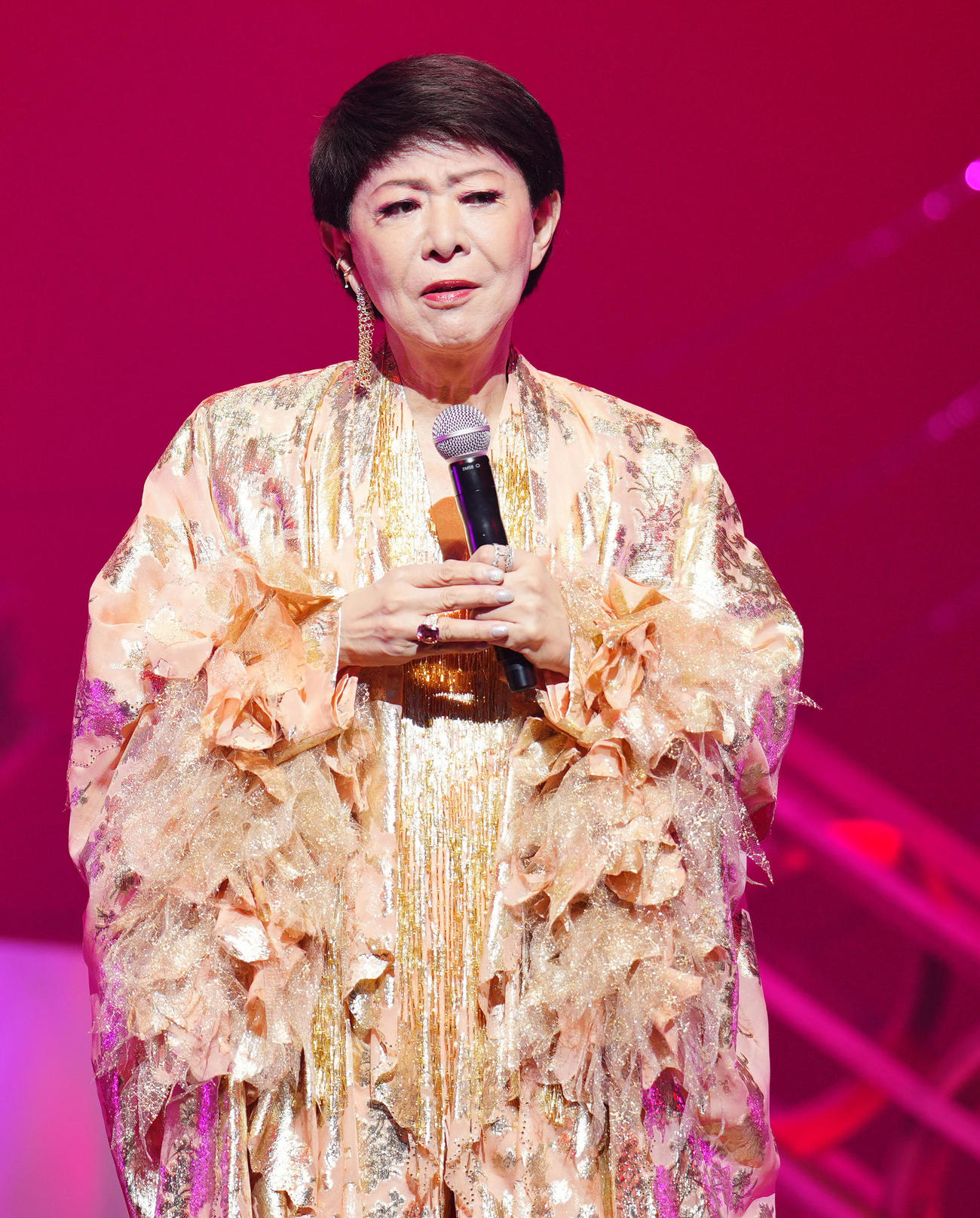 コンサート前の取材会で記者の質問に答える美川憲一（撮影・垰建太）