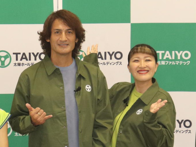 本並健治、丸山桂里奈夫妻（22年11月）