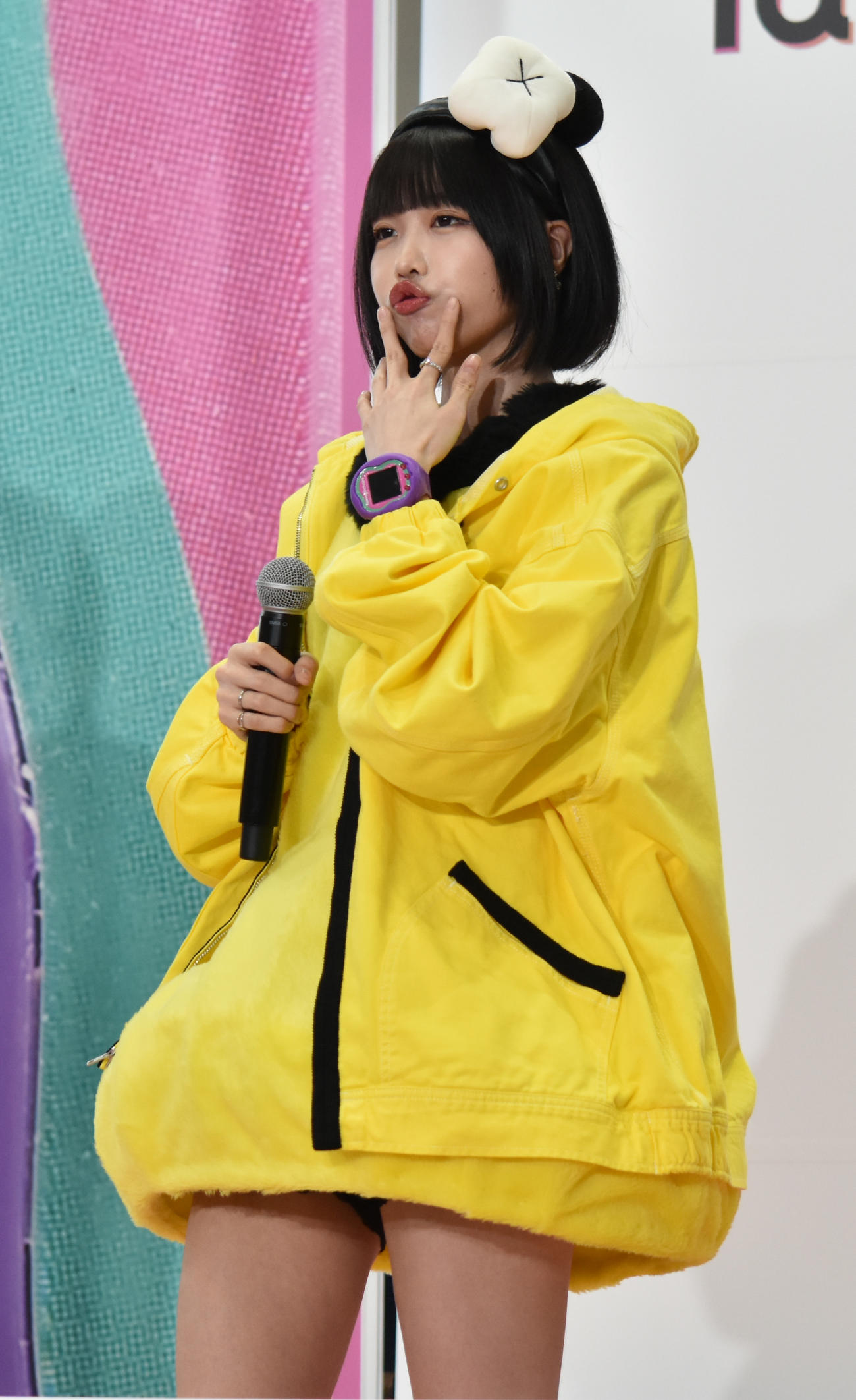 「東京おもちゃショー　2023　バンダイ　Tamagotchi Uniリリースイベント」に出席し、まめっちのモノマネをするあの