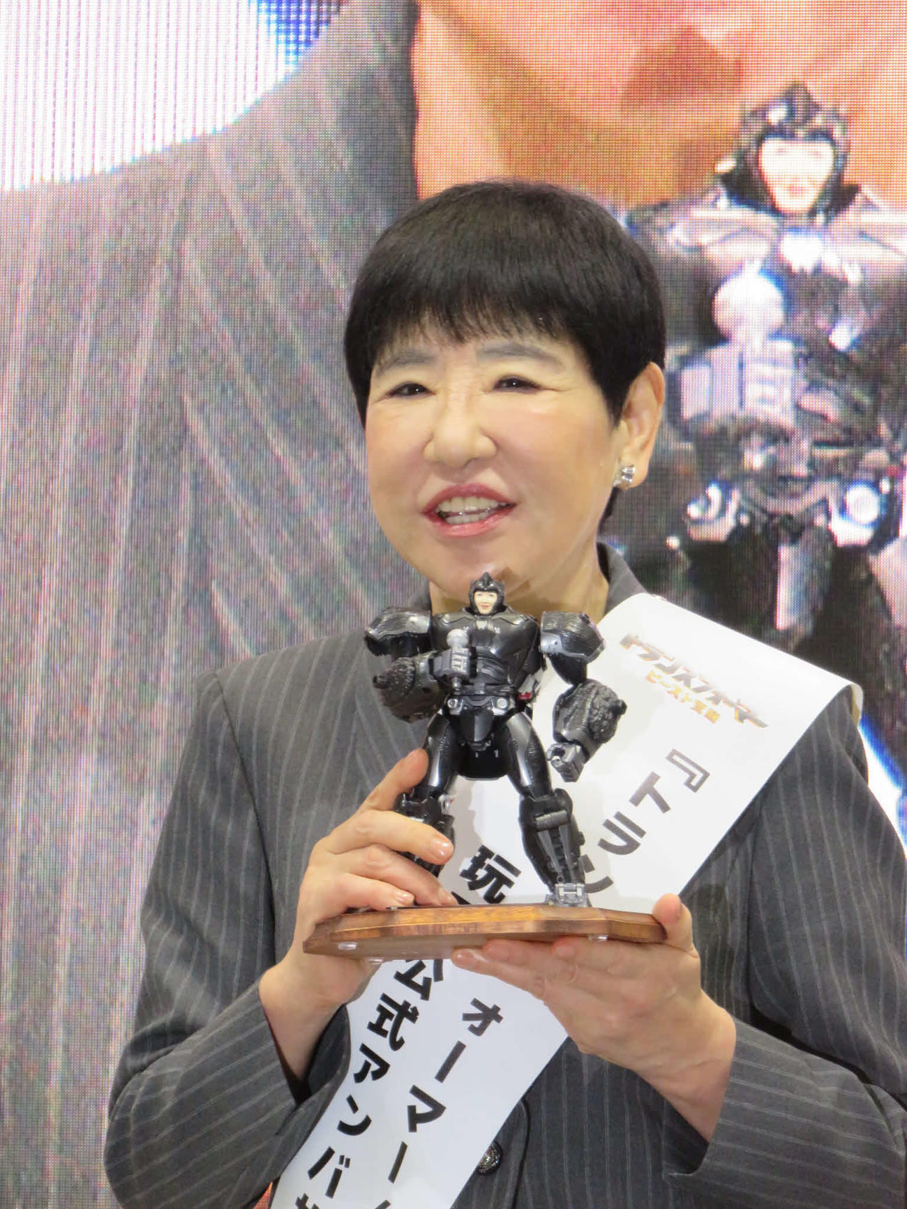 玩具シリーズ「トランスフォーマー／ビースト覚醒」の会見に出席した和田アキ子