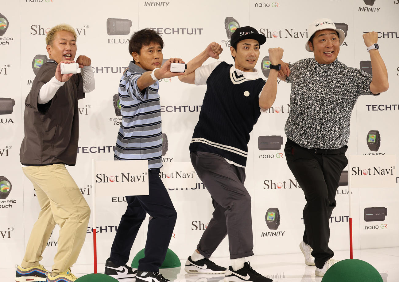 テクタイト新製品＆CM発表会を行った、左から井本貴史、浜田雅功、堤太輝、平井俊輔（撮影・中島郁夫）