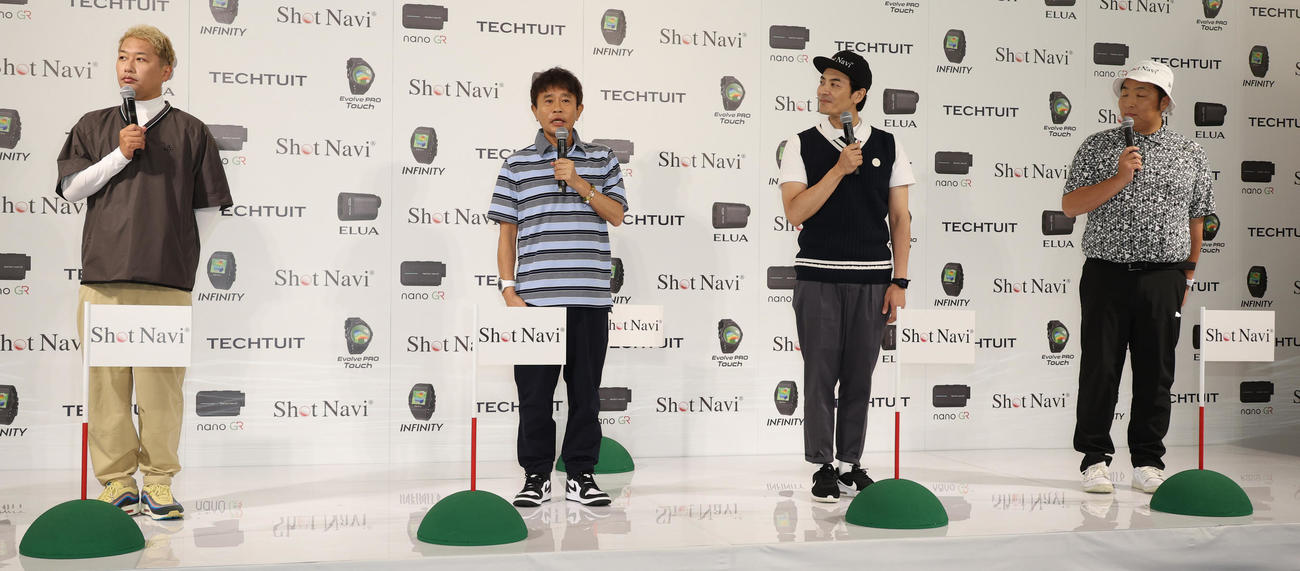 テクタイト新製品＆CM発表会を行った、左から井本貴史、浜田雅功、堤太輝、平井俊輔（撮影・中島郁夫）