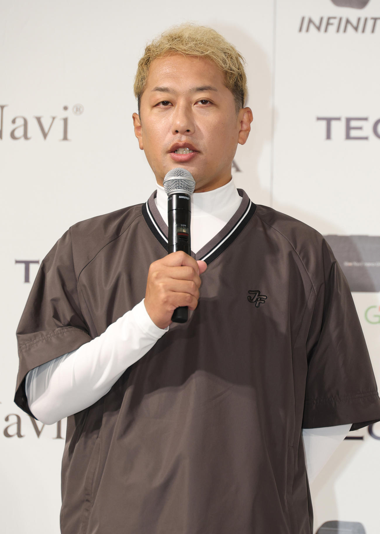 テクタイト新製品＆CM発表会を行った井本貴史（撮影・中島郁夫）