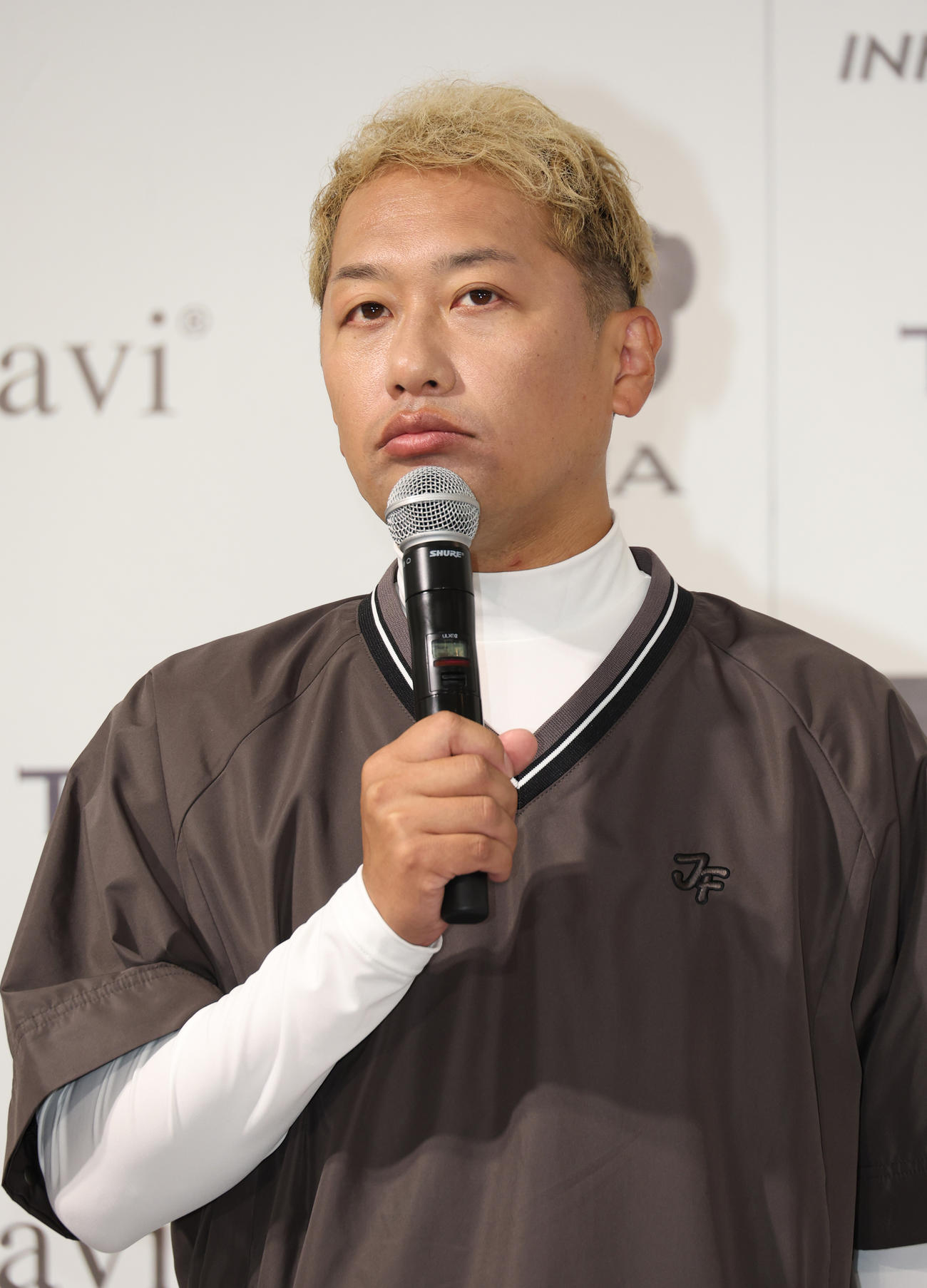 テクタイト新製品＆CM発表会を行った井本貴史（撮影・中島郁夫）