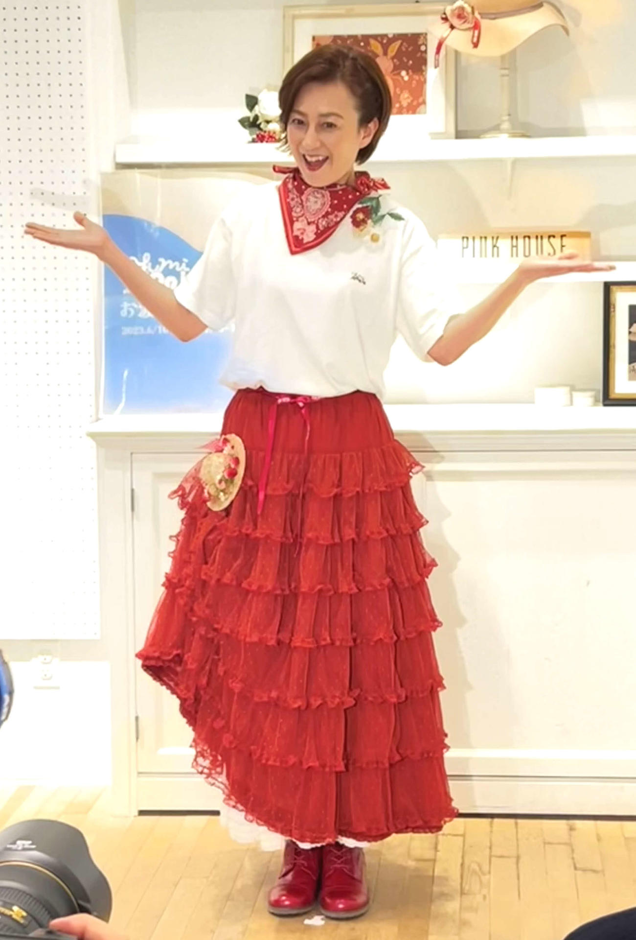 歌手デビュー40周年記念グッズ発売記念イベントに出席した森尾由美（撮影・松尾幸之介）