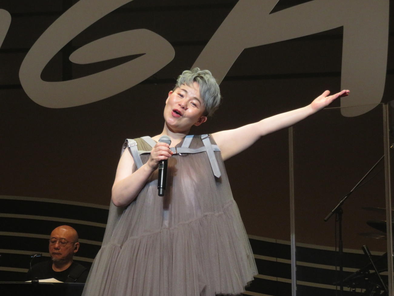 初のポップスツアー東京公演を行った島津亜矢