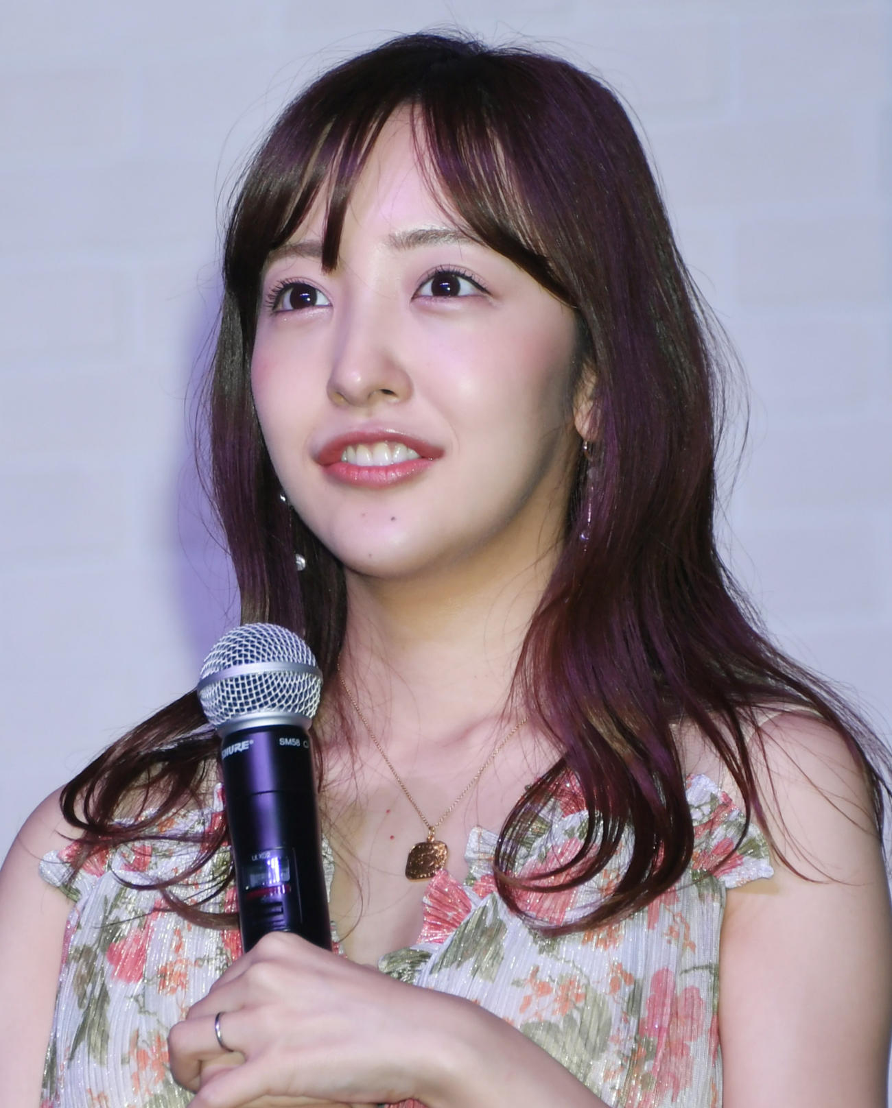 板野友美（2021年7月撮影）