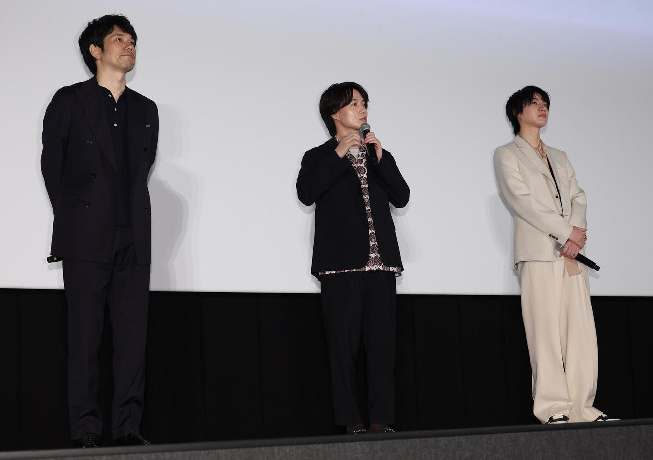 映画「大名倒産」公開直前イベントに出席した、左から松山ケンイチ、神木隆之介、桜田通（撮影・中島郁夫）