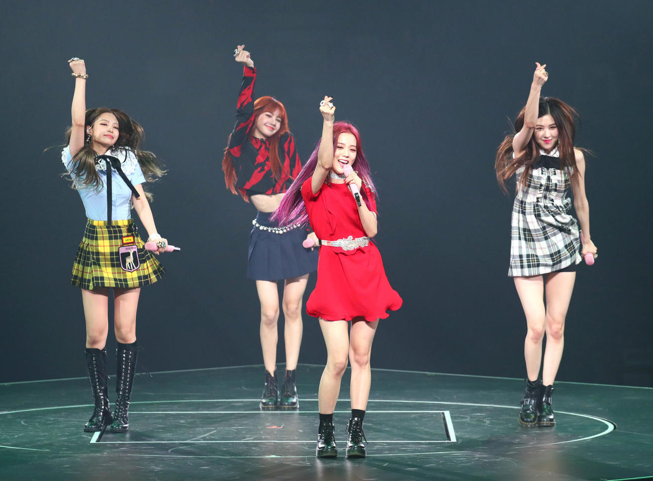 BLACKPINKの、左からJENNIE、LISA、JISOO、ROSE（2017年7月撮影）