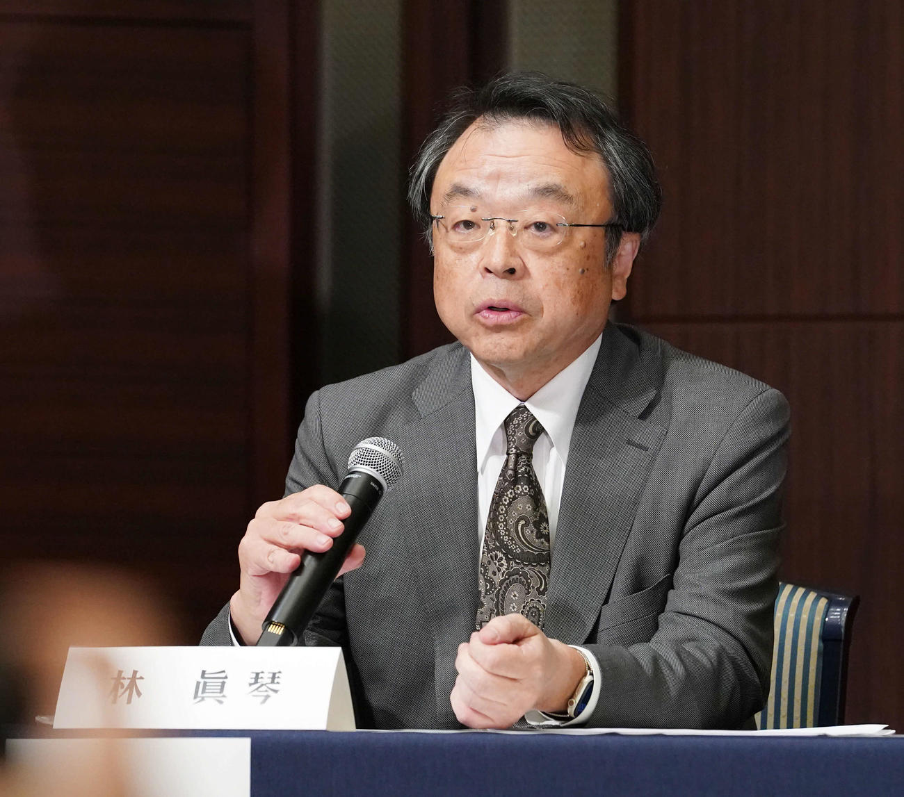 ジャニーズ事務所問題再発防止特別チーム記者会見に臨む林座長（撮影・小沢裕）
