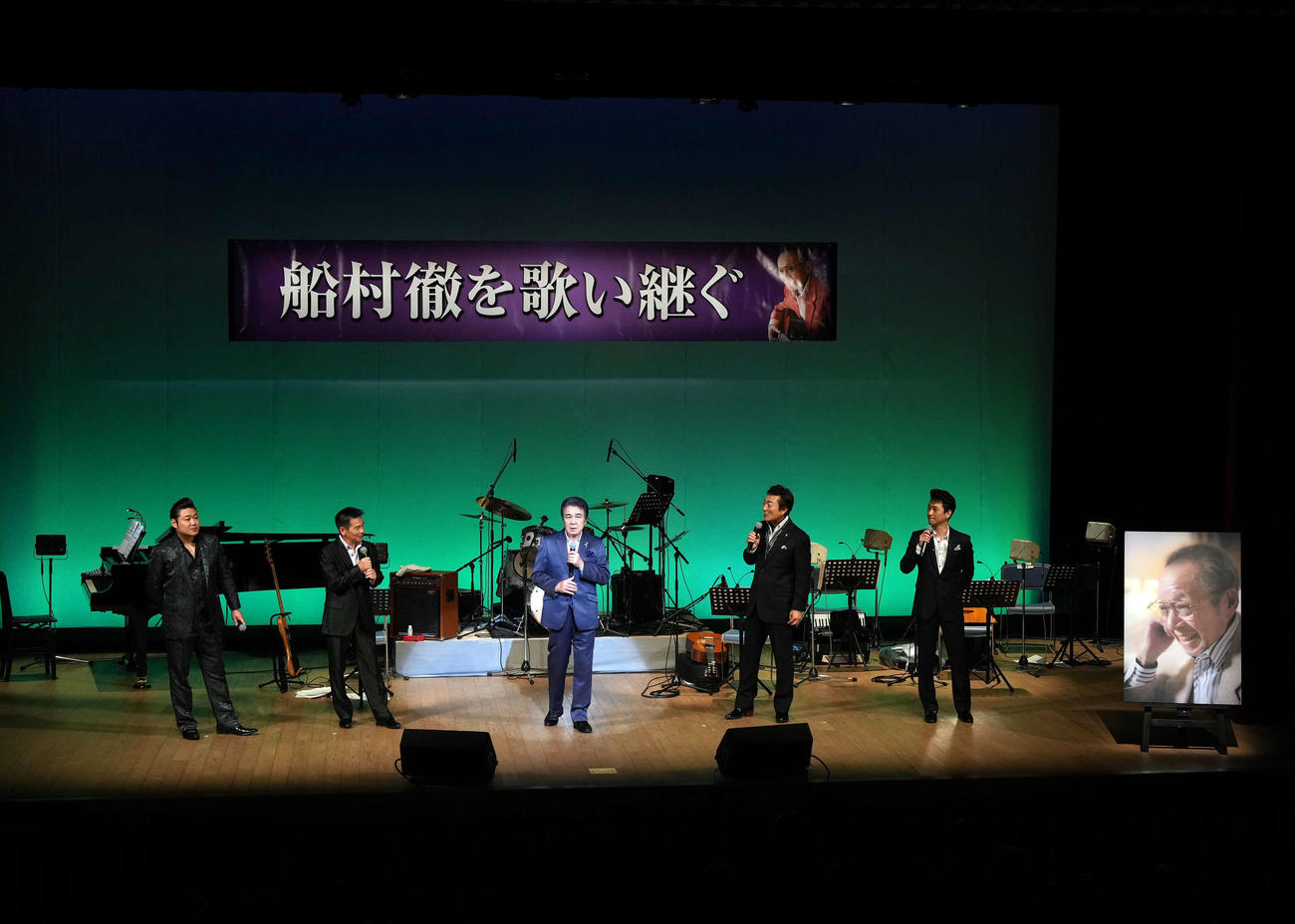 「内弟子五人の会」の左から、村木弾、天草二郎、鳥羽一郎、静太郎、走裕介