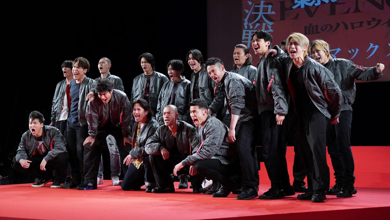 映画「東京リベンジャーズ2　血のハロウィン編ー決戦ー」クライマックスプレミアで登壇する芭流覇羅メンバーたち（撮影・小沢裕）