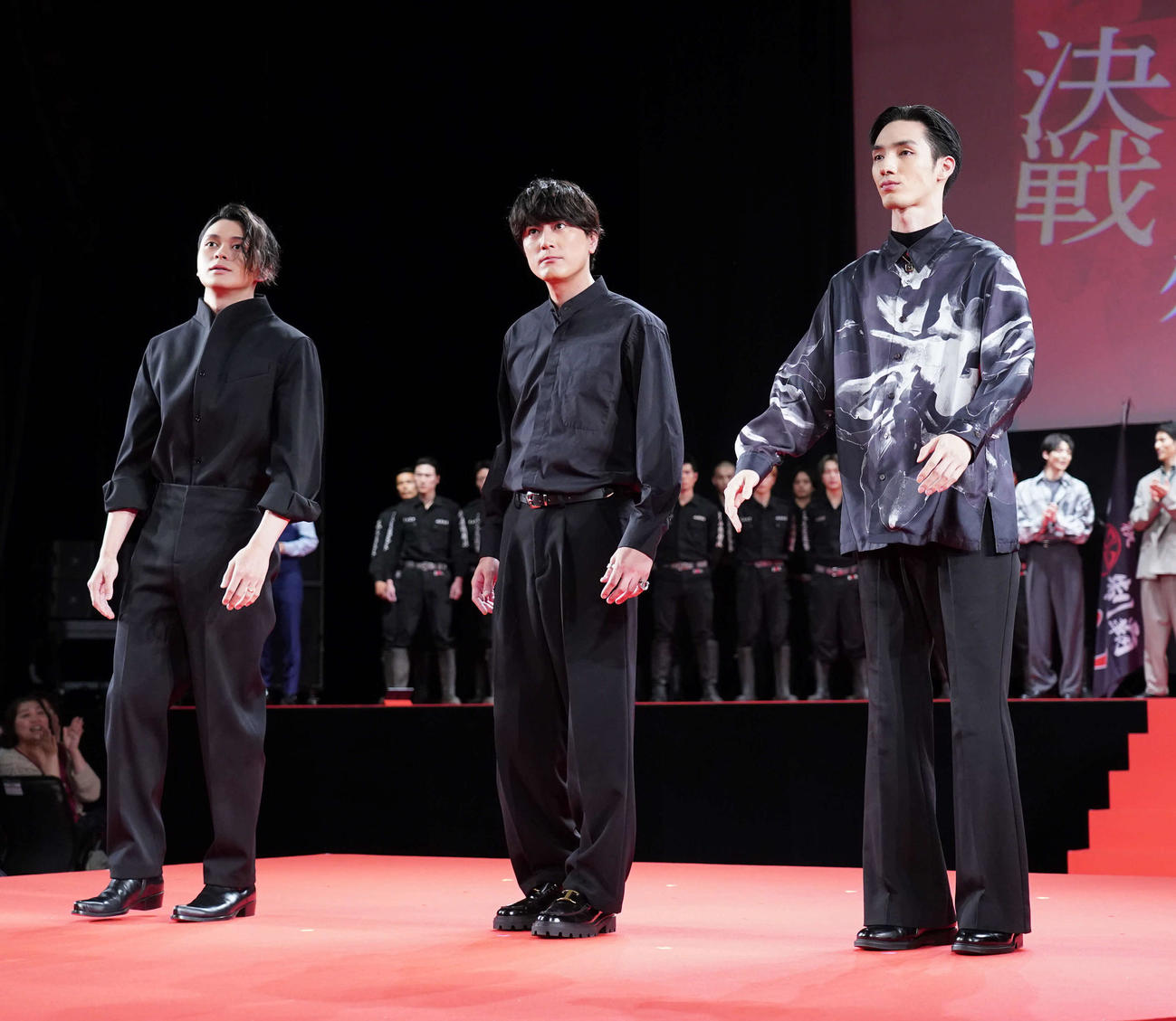 映画「東京リベンジャーズ2　血のハロウィン編ー決戦ー」クライマックスプレミアで登壇する、左から眞栄田郷敦、間宮祥太朗、清水尋也（撮影・小沢裕）