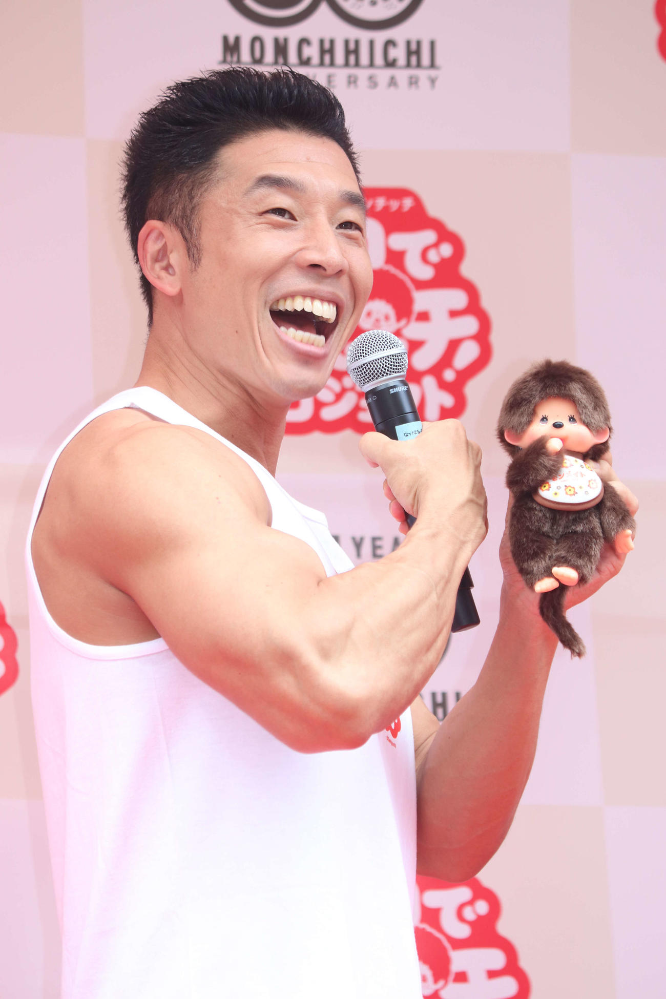 株式会社モンチッチ設立記念「レトロで元気ッチ！　プロジェクト」出発式トークショーに登壇したなかやまきんに君（撮影・加藤理沙）