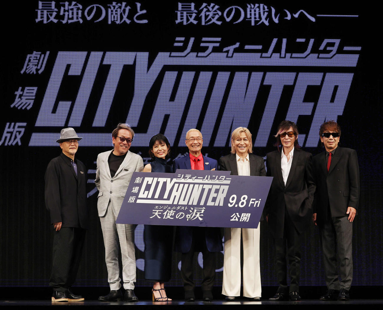 「劇場版シティーハンター　天使の涙」＝プレス発表イベントに登場した左からこだま兼嗣総監督、堀内賢雄、沢城みゆき、神谷明、TMネットワークの小室哲哉、宇都宮隆、木根尚登（撮影・野上伸悟）