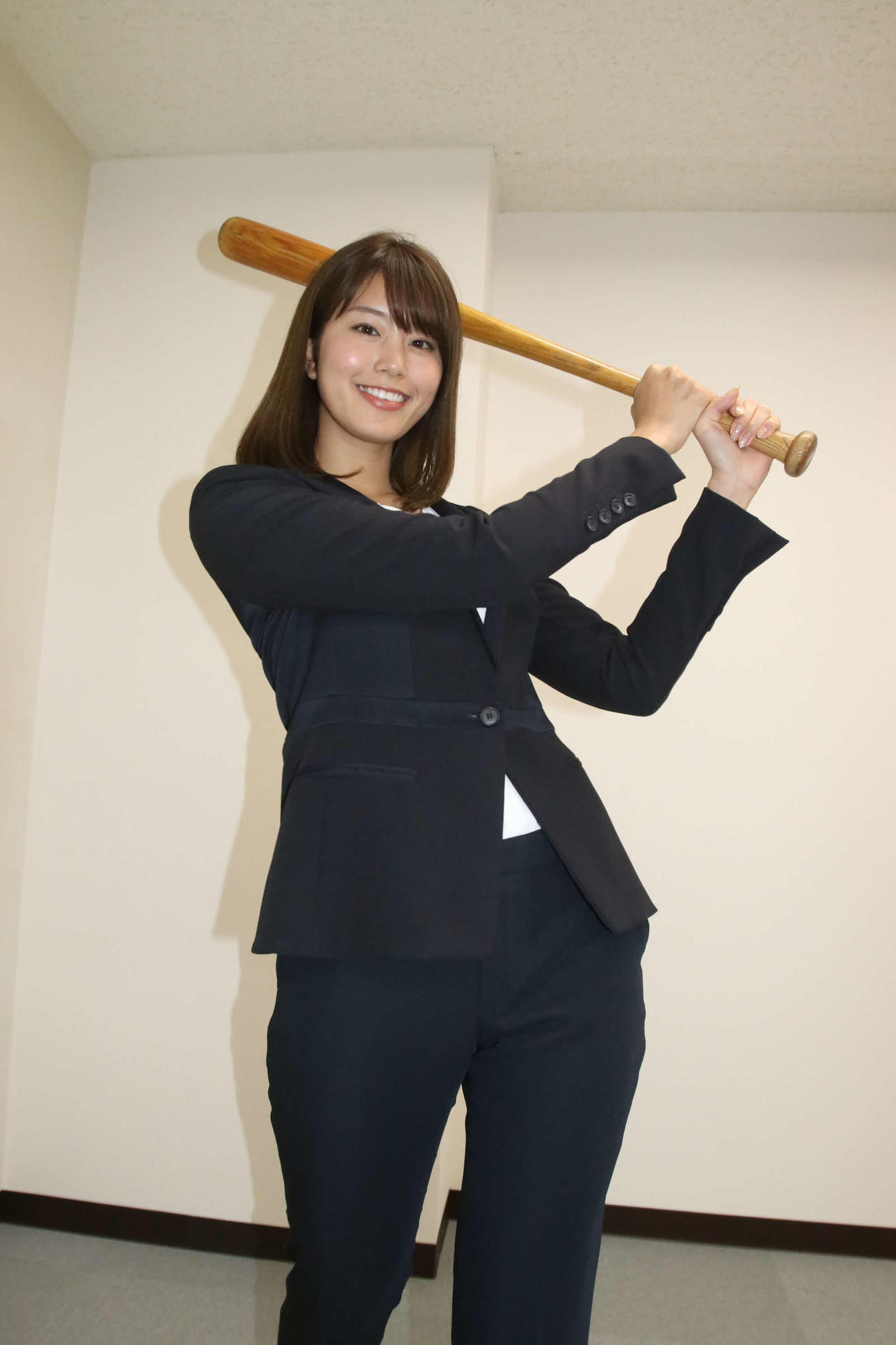稲村亜美（18年11月撮影）