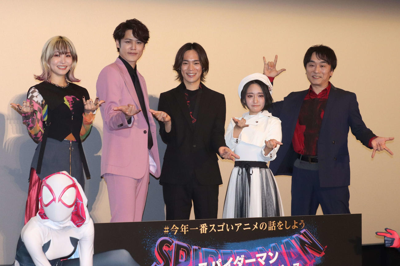 舞台あいさつに登壇した、左からLiSA、宮野真守、小野賢章、悠木碧、関智一（撮影・加藤理沙）
