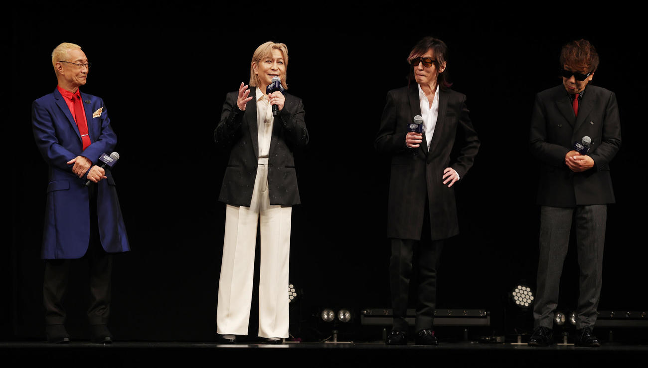 「劇場版シティーハンター　天使の涙」プレス発表イベントに登場した左から神谷明、TMネットワークの小室哲哉、宇都宮隆、木根尚登（撮影・野上伸悟）
