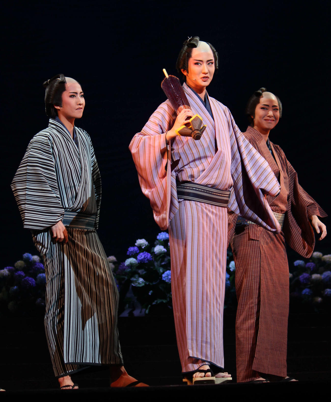 歓楽街の渦に巻き込まれつつも信念をもって生きる幸蔵を熱演した礼華はる（中央）（撮影・村上久美子）