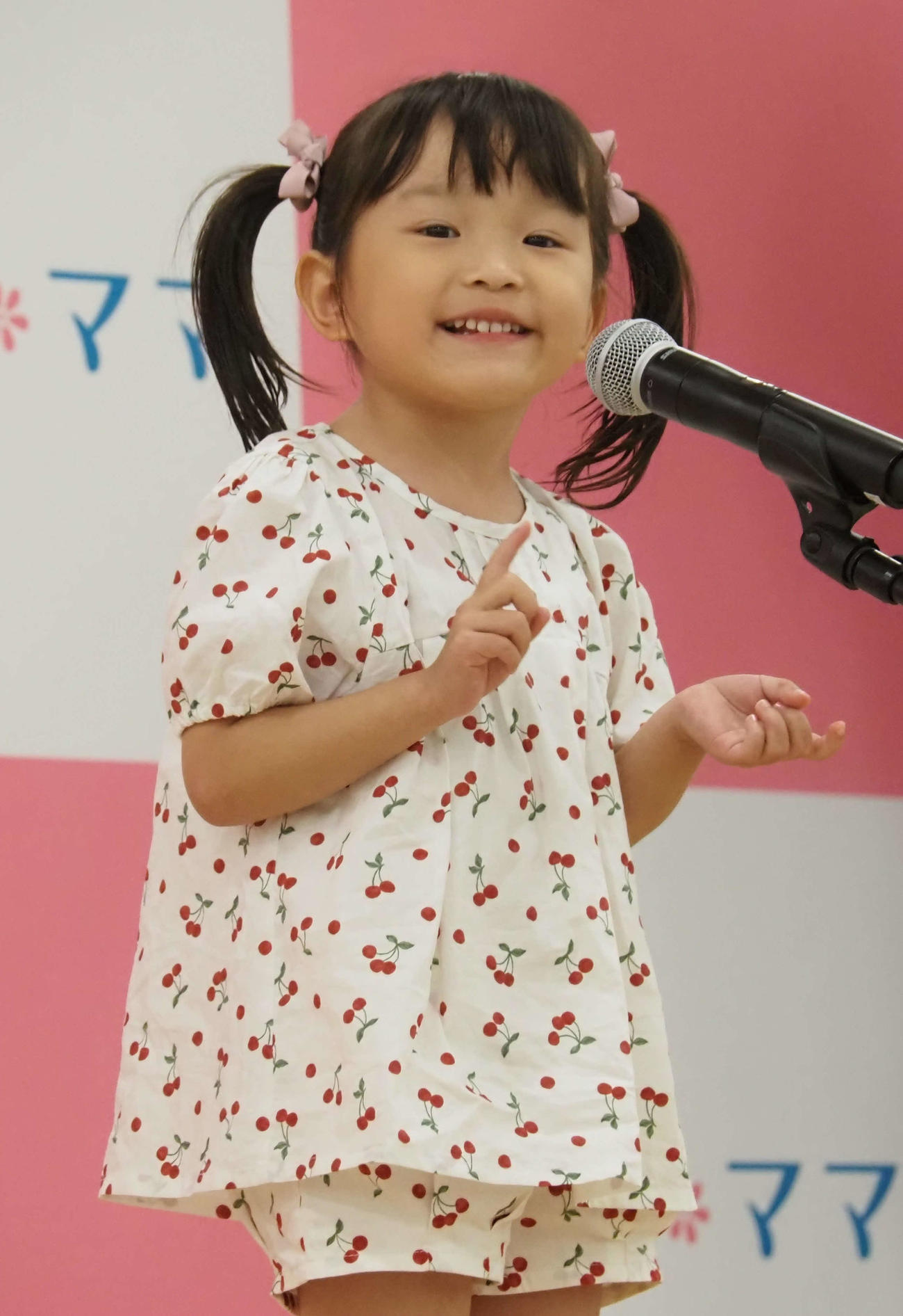 「ドレミのかいだん」新曲発表会で歌う村方乃々佳（撮影・遠藤尚子）