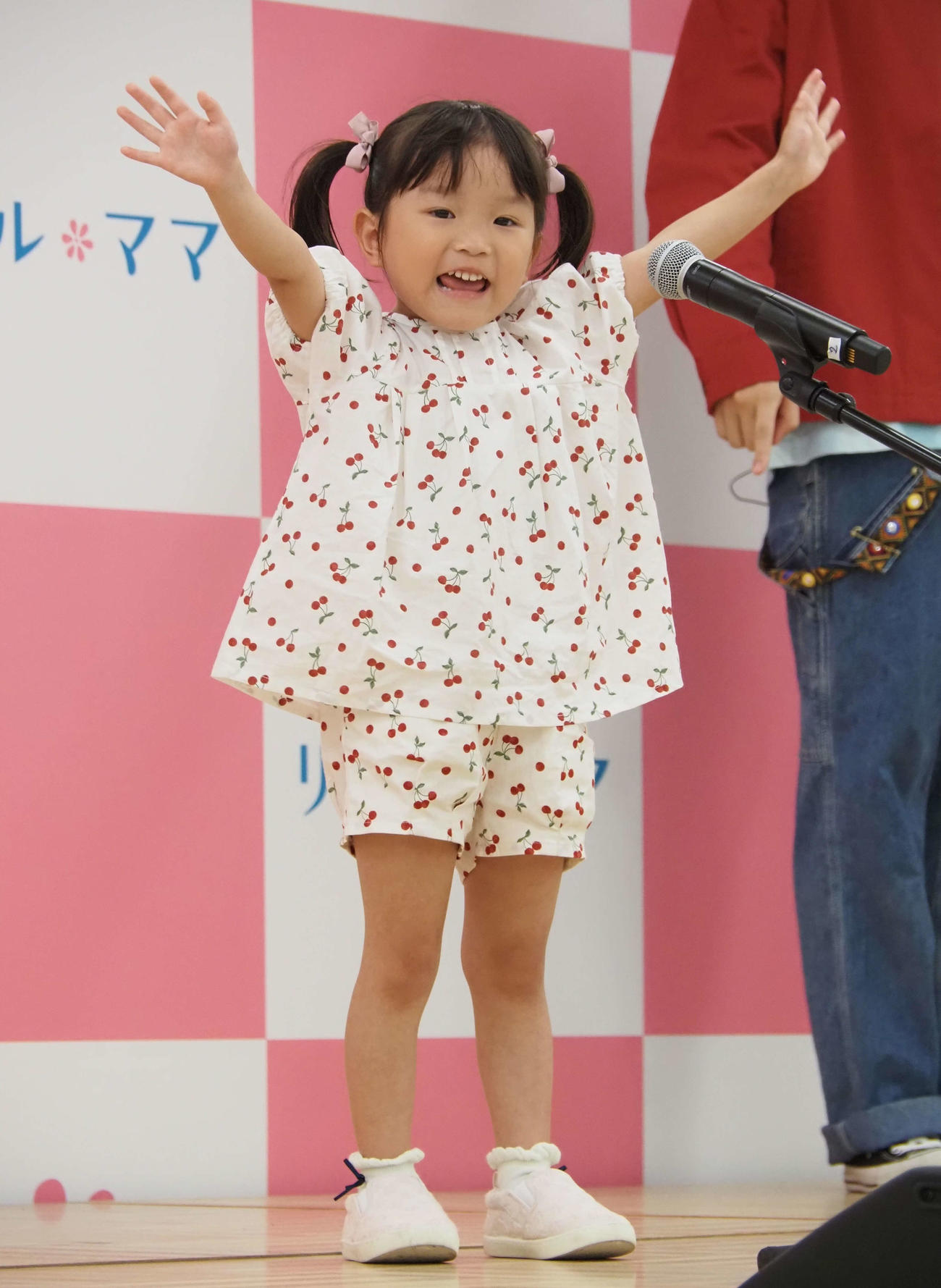 「ドレミのかいだん」新曲発表会で歌う村方乃々佳（撮影・遠藤尚子）
