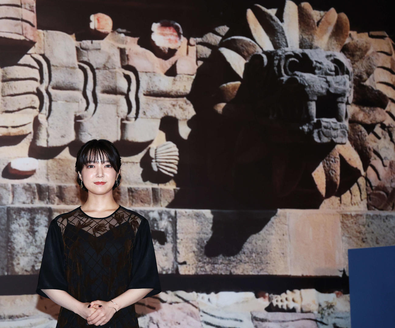 特別展「古代メキシコ－マヤ、アステカ、テオティワカン」取材会に臨む、音声ナビゲーターを務めた上白石萌音（撮影・河田真司）