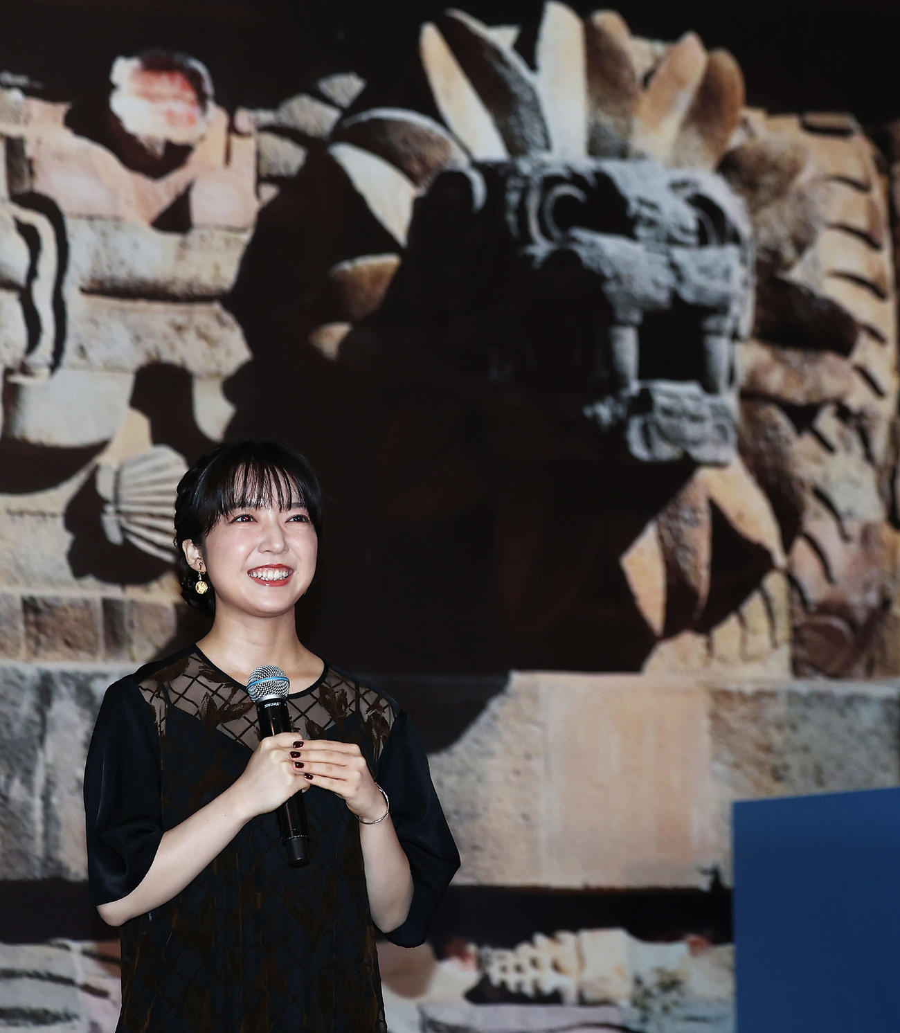 特別展「古代メキシコ－マヤ、アステカ、テオティワカン」取材会に臨む、音声ナビゲーターを務めた上白石萌音（撮影・河田真司）