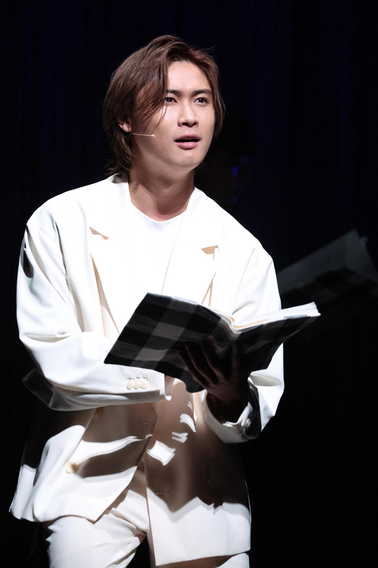 音楽劇「ブンとフン」で熱演するA．B．C－Z橋本良亮（撮影・中島郁夫）