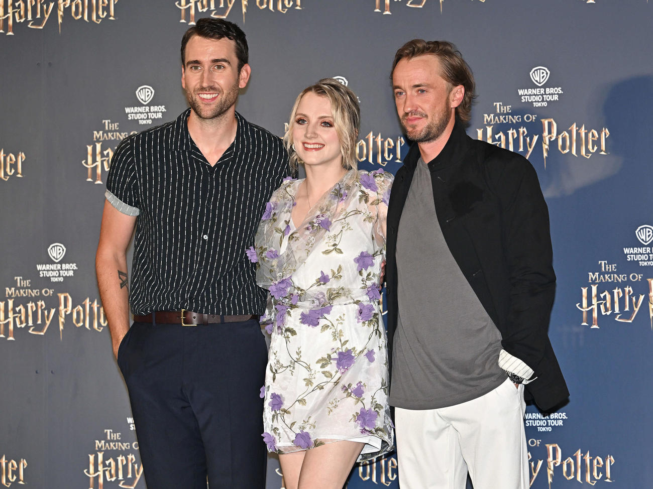 オープニング前夜祭で記念撮影する、左からマシュー・ディビット・ルイス、イヴァナ・リンチ、トム・フェルトン（撮影・滝沢徹郎）