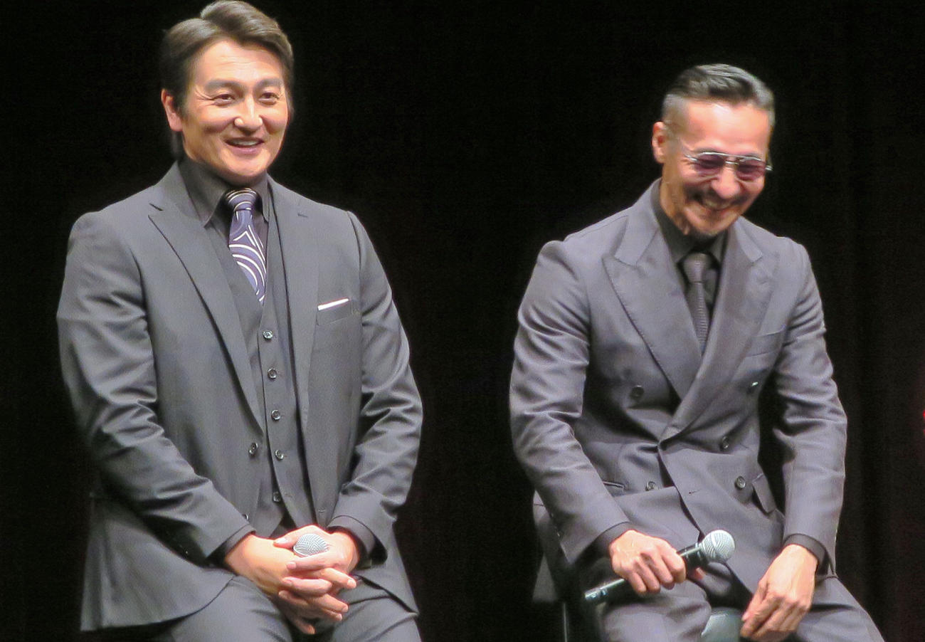 「龍が如くスタジオ新作発表会」で。左から、本宮泰風、山口祥之