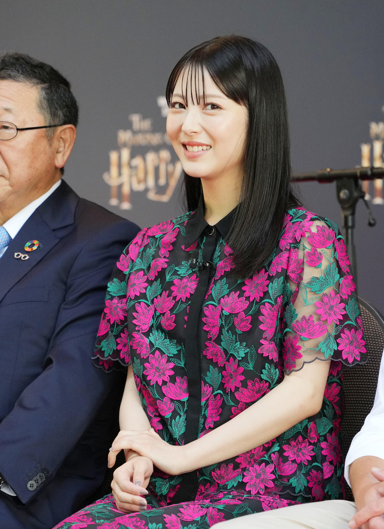 オープニングセレモニーに登壇した浜辺美波（撮影・横山健太）