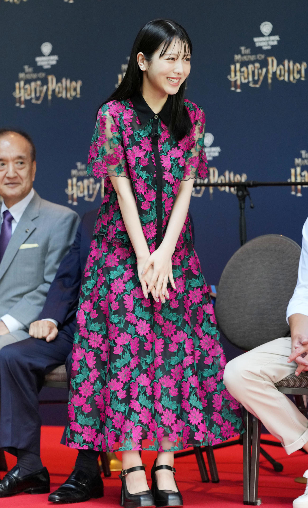 オープニングセレモニーに登壇した浜辺美波（撮影・横山健太）