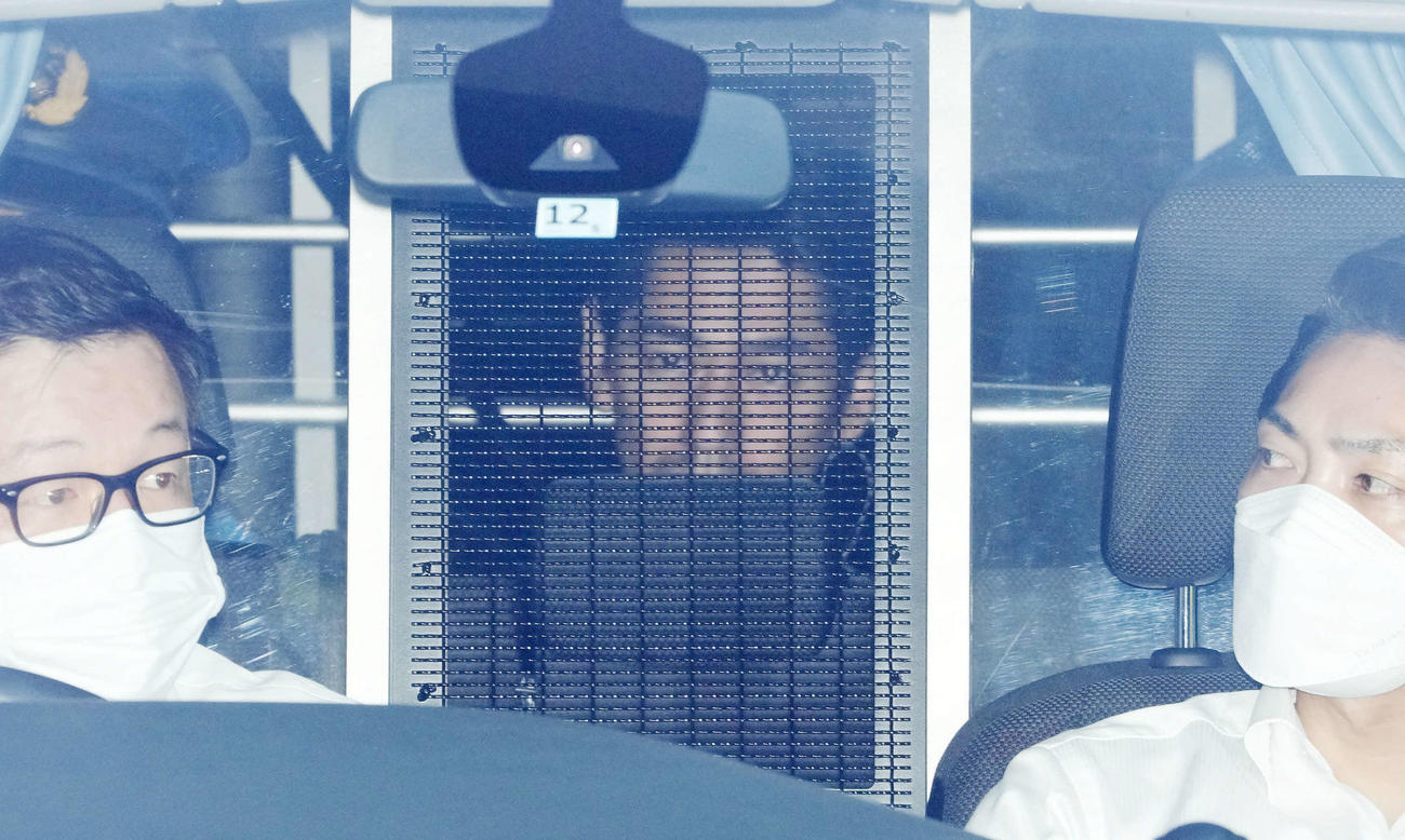 送検される永山絢斗容疑者（撮影・横山健太）