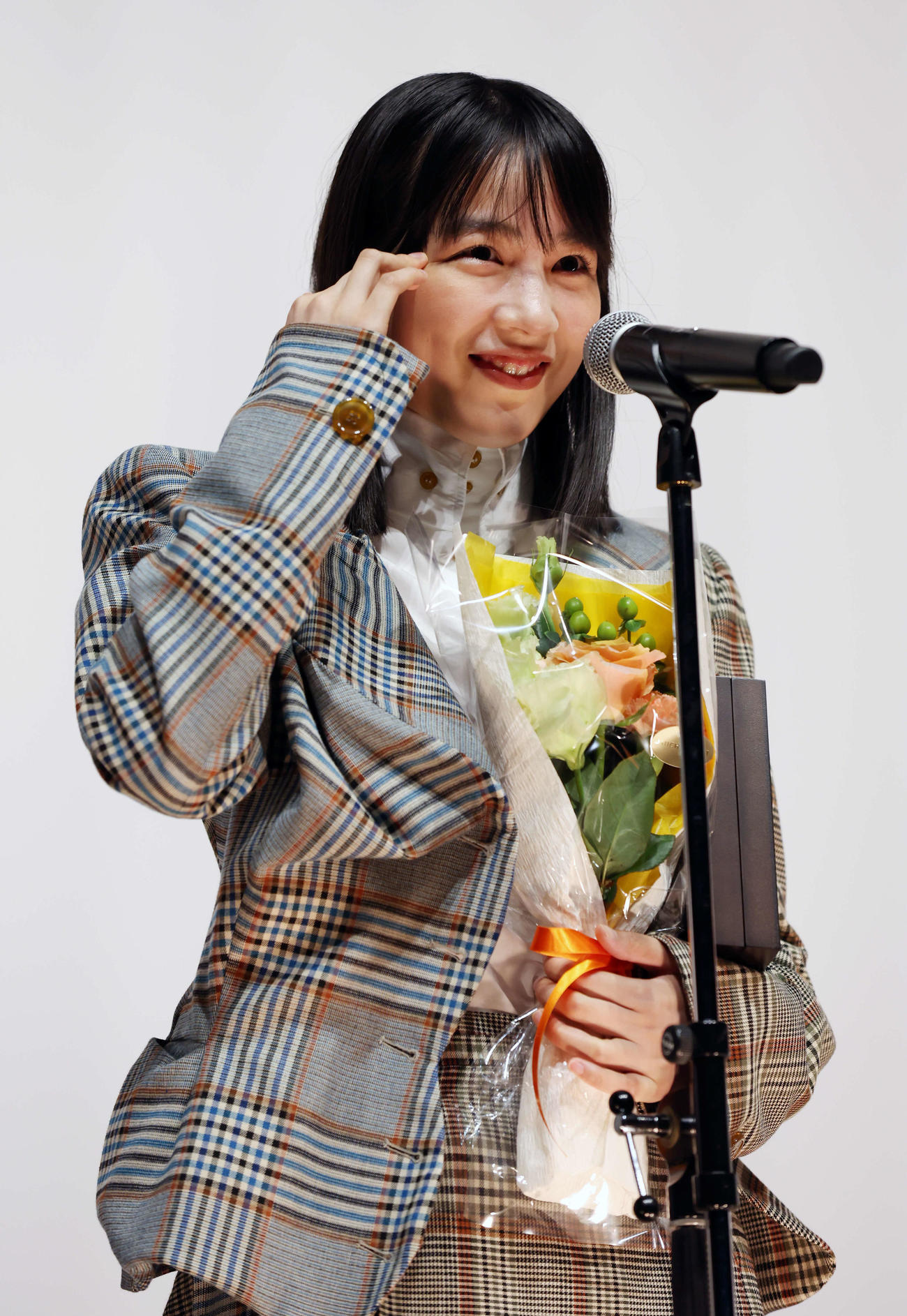 第32回日本映画プロフェッショナル大賞で主演女優賞を受賞しあいさつするのん（撮影・宮地輝）