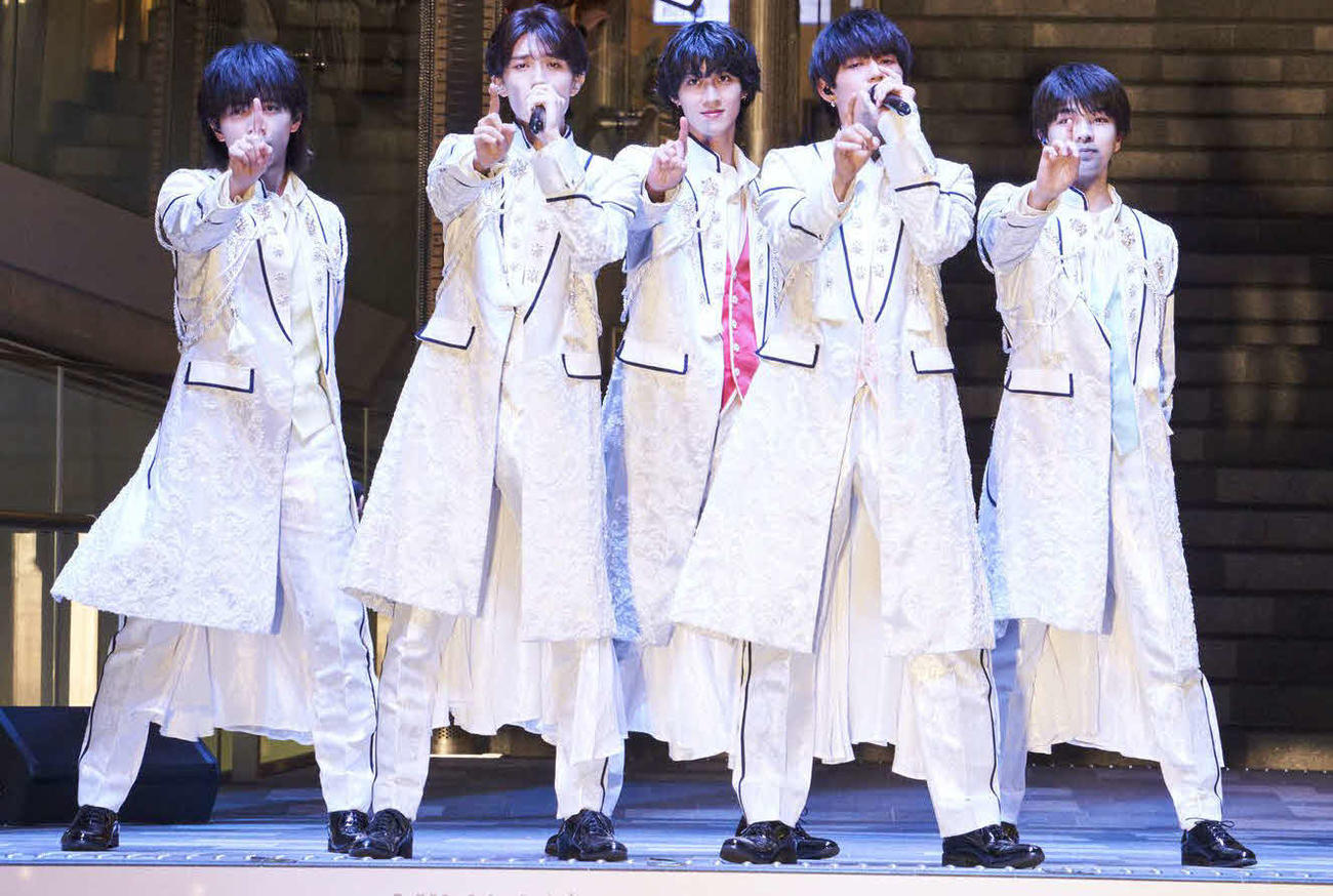 初アルバム「Jewel」発売記念イベントを行った、左からM！LKの吉田仁人、山中柔太朗、曽野舜太、佐野勇斗、塩崎太智