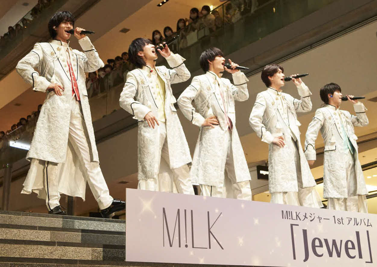 初アルバム「Jewel」発売記念イベントを行った、左からM！LKの曽野舜太、吉田仁人、佐野勇斗、山中柔太朗、塩崎太智