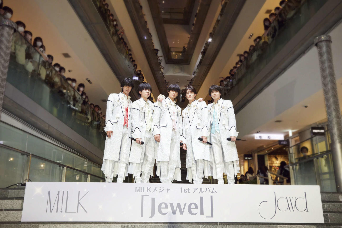 初アルバム「Jewel」発売記念イベントを行った、左からM！LKの曽野舜太、吉田仁人、佐野勇斗、山中柔太朗、塩崎太智