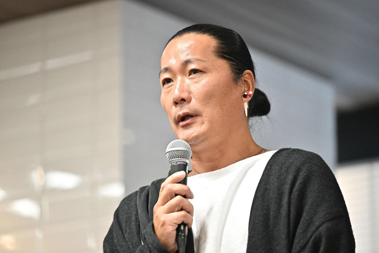会見するキャンドル・ジュン氏（撮影・滝沢徹郎）