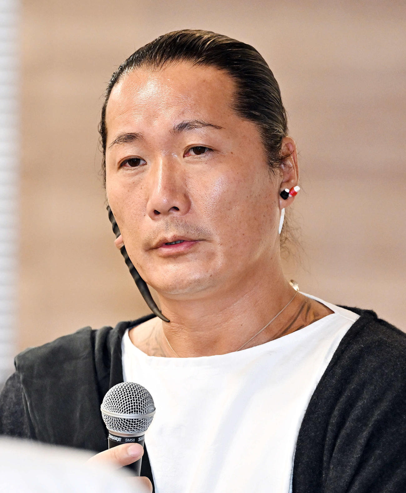 会見に臨むキャンドル・ジュン氏（撮影・滝沢徹郎）