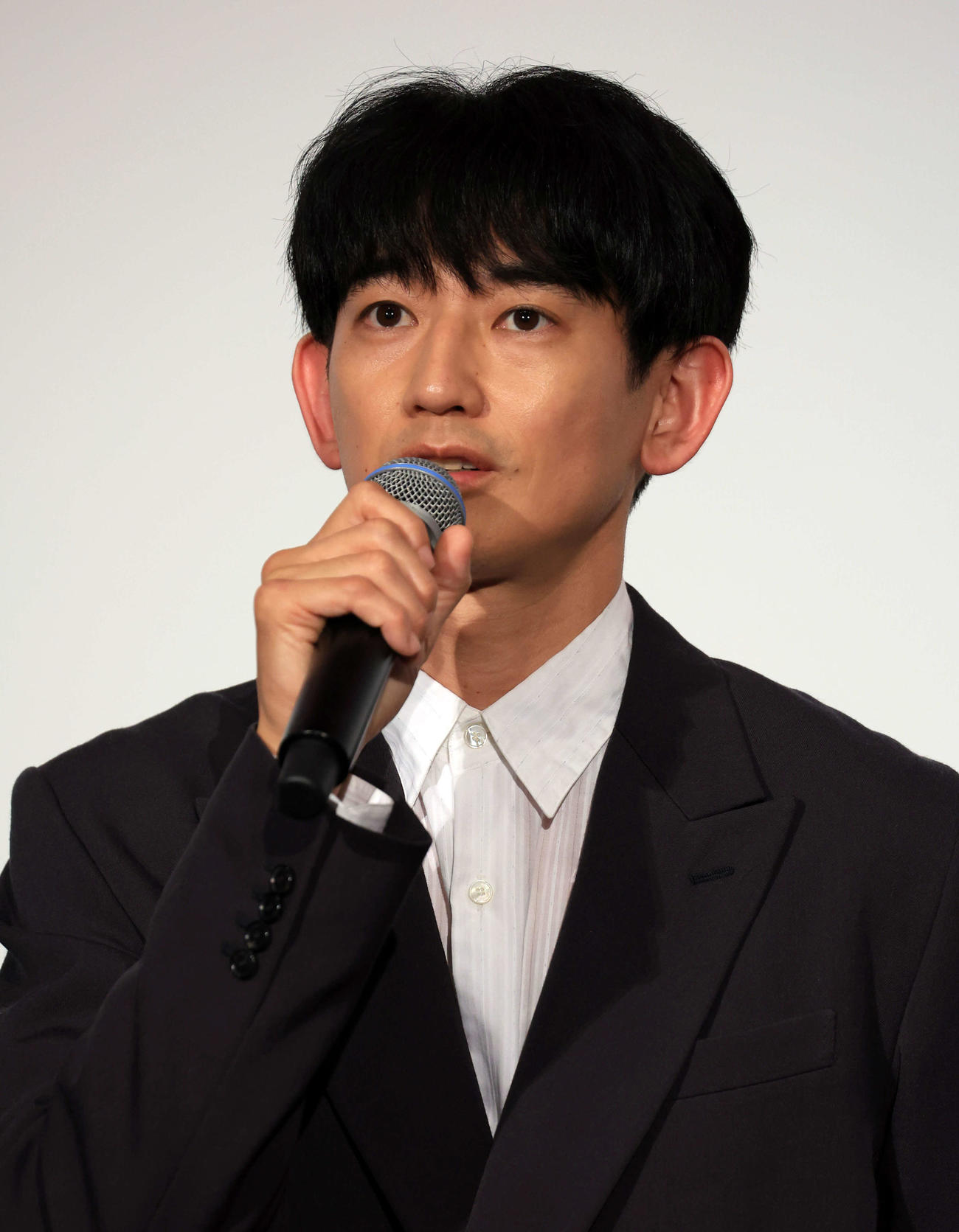 映画「怪物」の舞台あいさつで、感想を語る永山瑛太（撮影・浅見桂子）