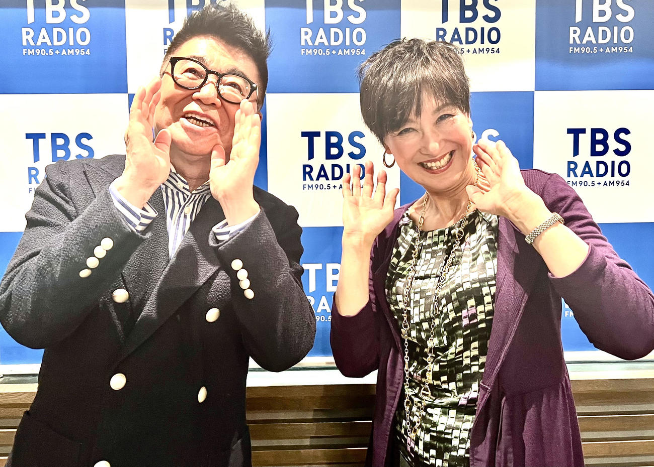 生島ヒロシ（左）と吉川美代子