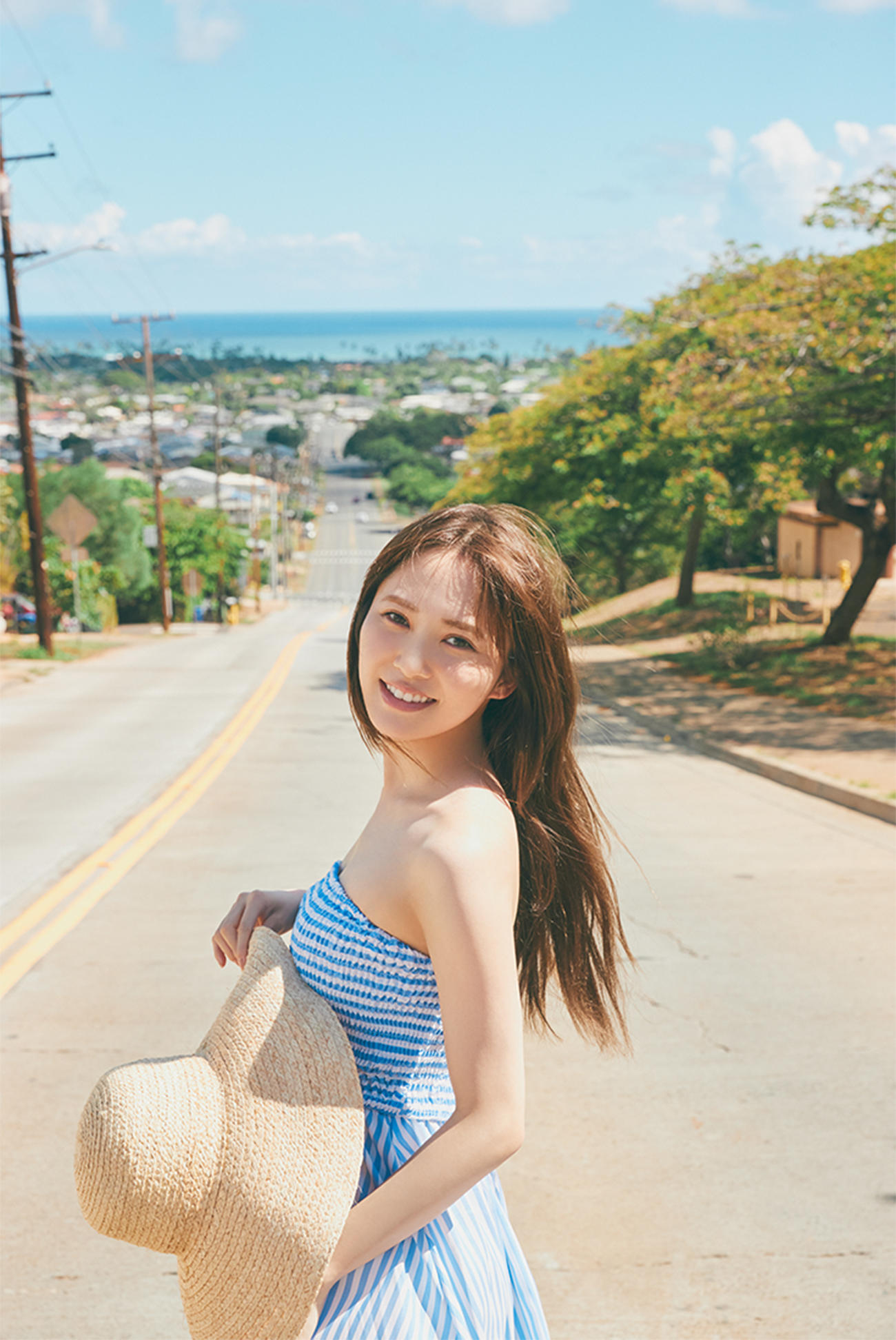 日向坂46加藤史帆ファースト写真集「＃会いたい」の先行カット　撮影／三瓶康友