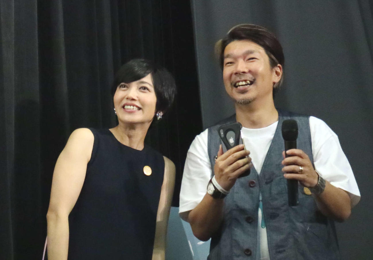遠藤久美子と夫の横尾初喜監督（2019年6月撮影）